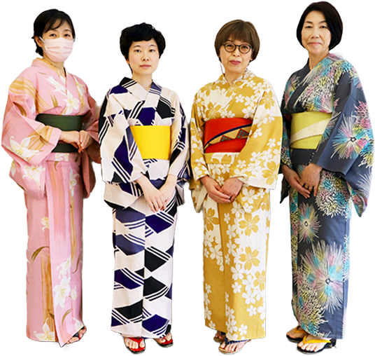 手作りの浴衣を着た女性たち